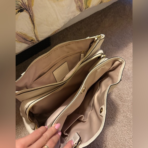 Coach Pebbled Leather Off White Shoulder Bag - Picture 6 of 8